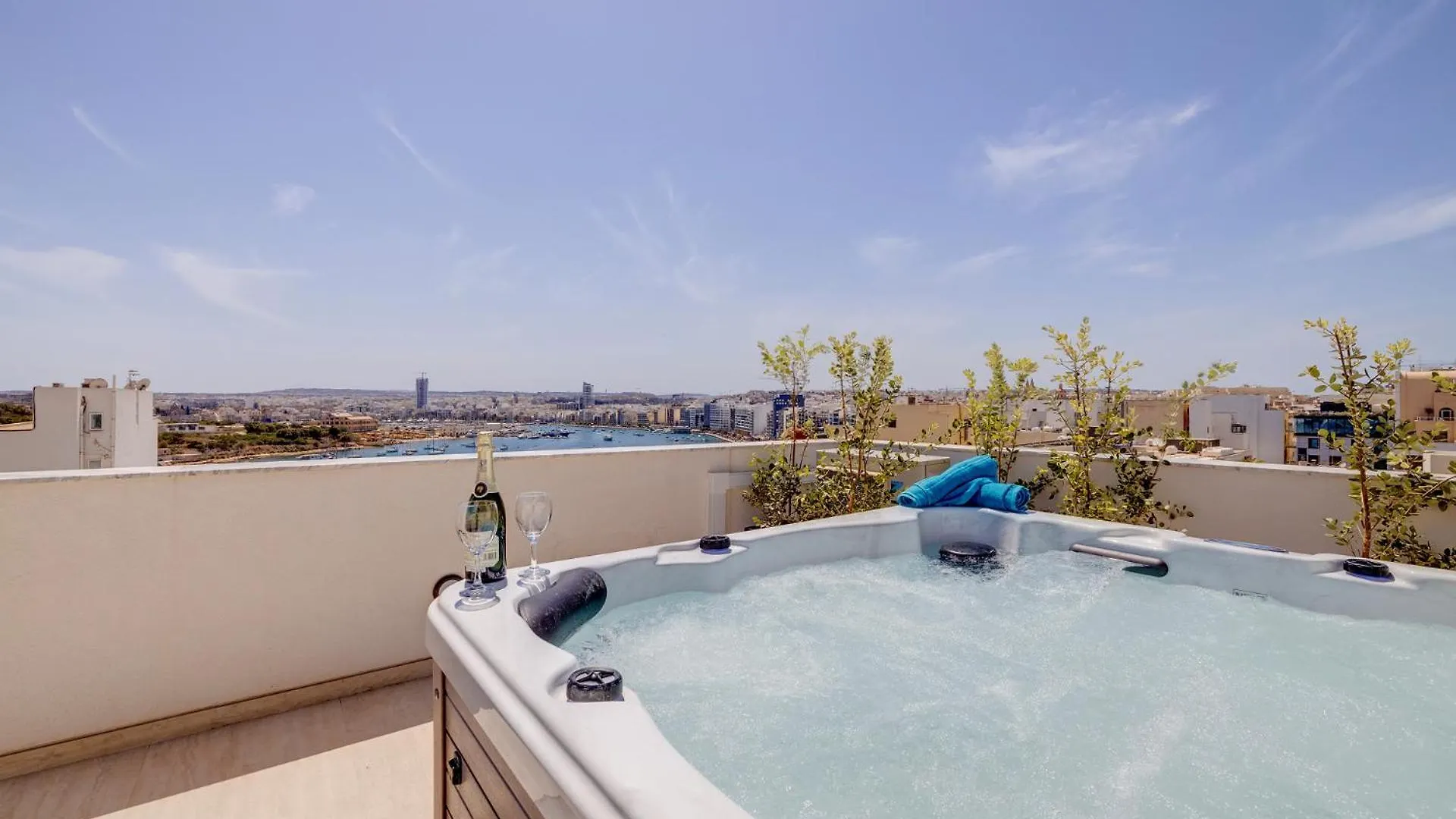 Stylish Penthouse Rooftop Hot Tub Harbour Views Sliema