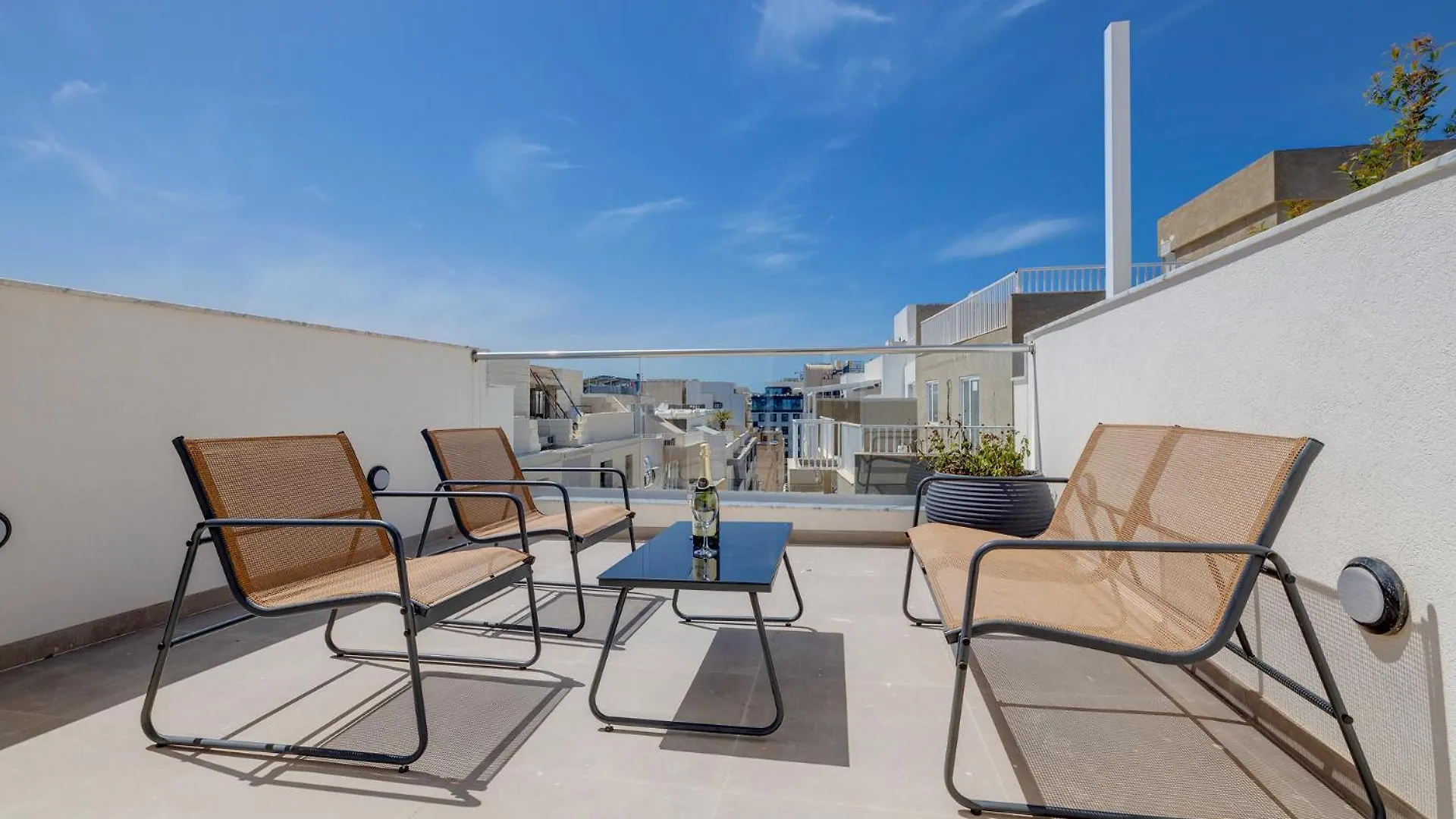 Stylish Penthouse Rooftop Hot Tub Harbour Views Sliema Apartment