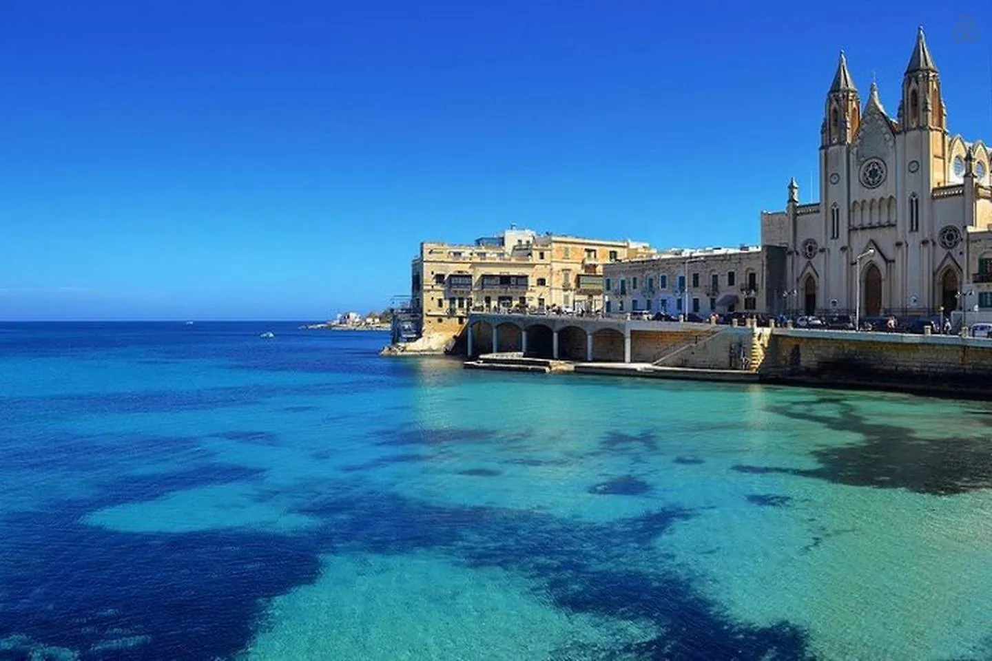 Stylish Penthouse Rooftop Hot Tub Harbour Views Sliema Apartment