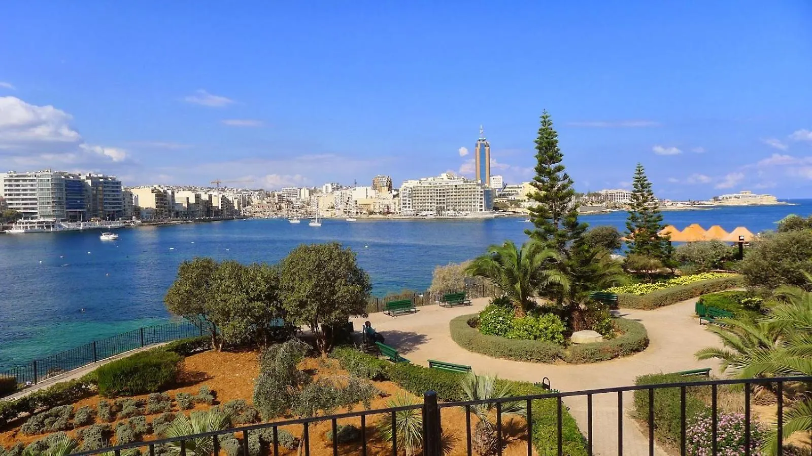 Stylish Penthouse Rooftop Hot Tub Harbour Views Sliema