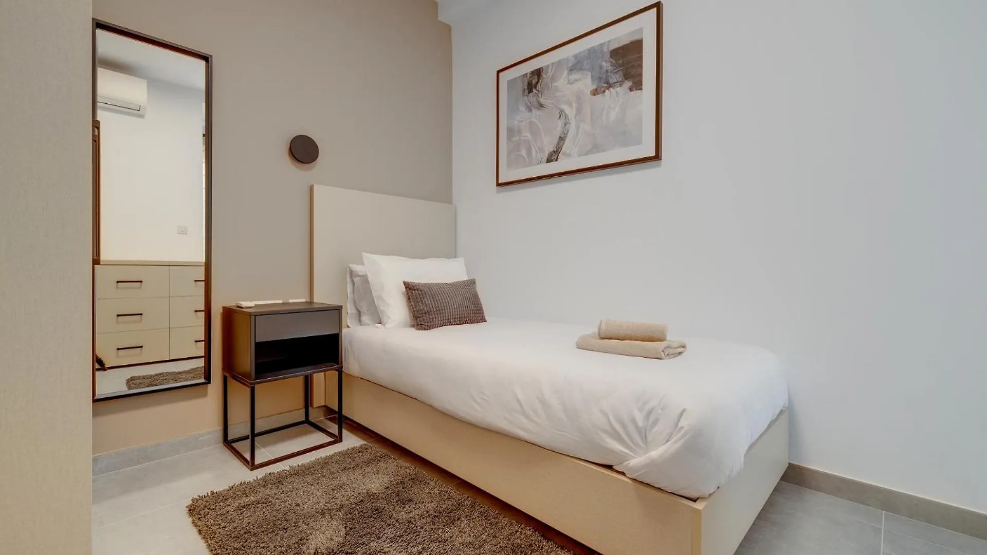 Stylish Penthouse Rooftop Hot Tub Harbour Views Sliema Apartment