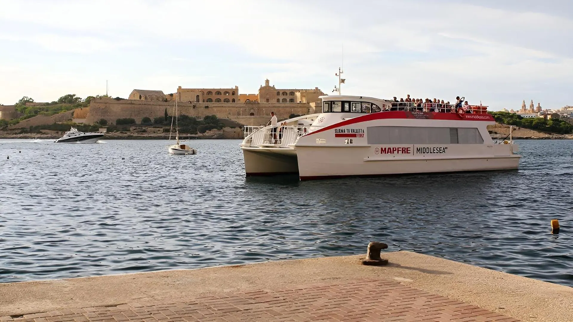 Stylish Penthouse Rooftop Hot Tub Harbour Views Sliema Apartment