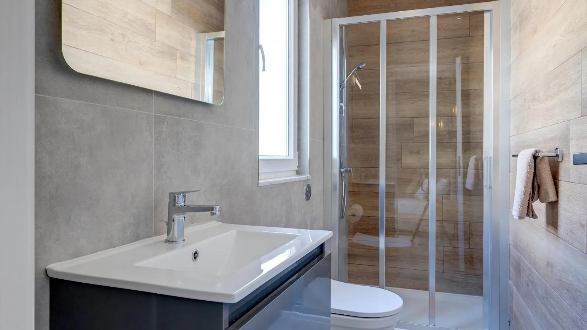 Stylish Penthouse Rooftop Hot Tub Harbour Views Sliema Apartment