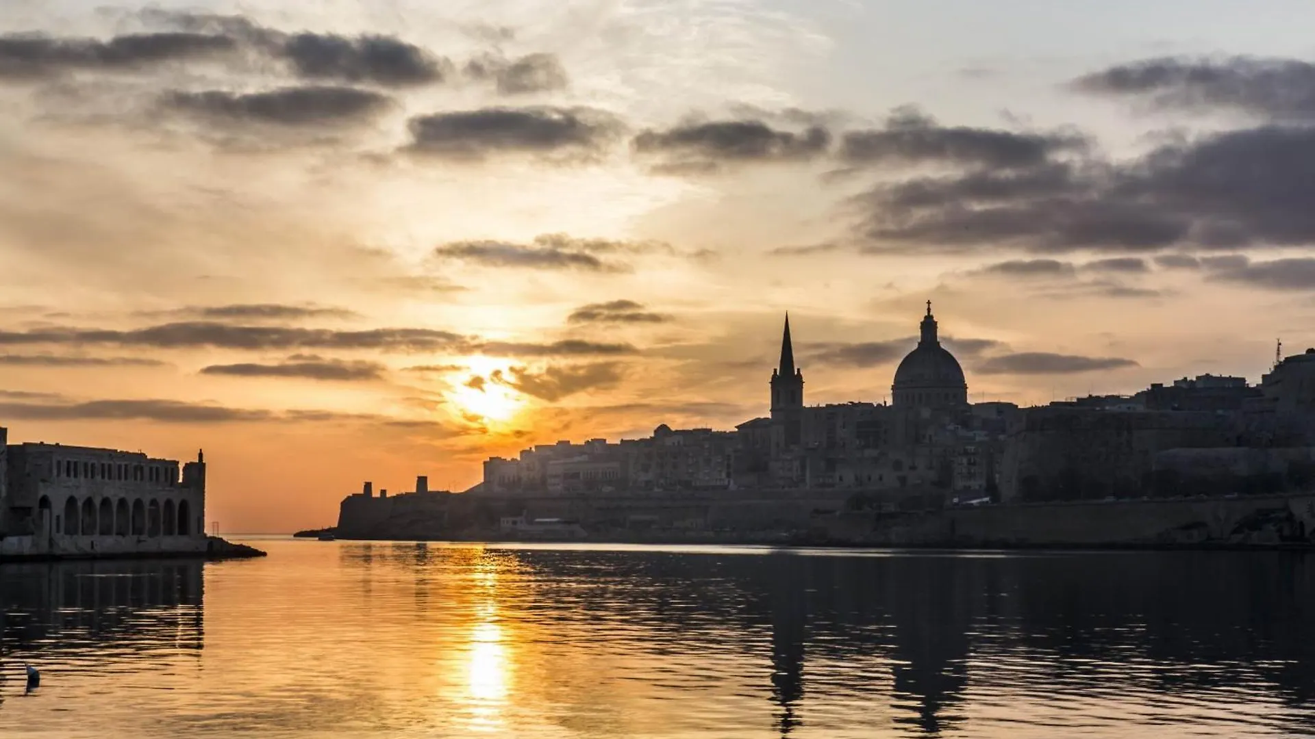 Stylish Penthouse Rooftop Hot Tub Harbour Views Sliema 0*,