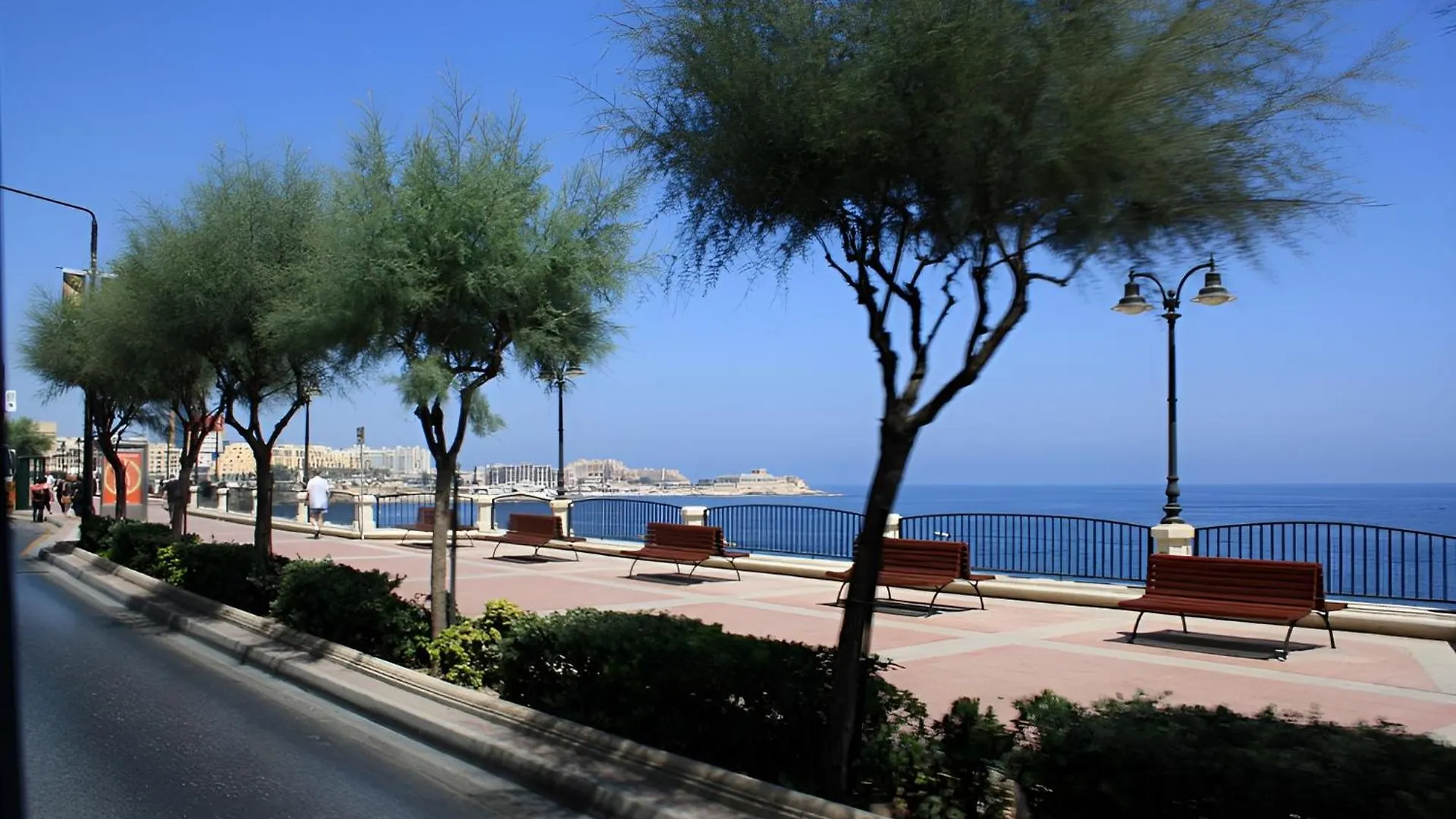 Stylish Penthouse Rooftop Hot Tub Harbour Views Sliema Apartment