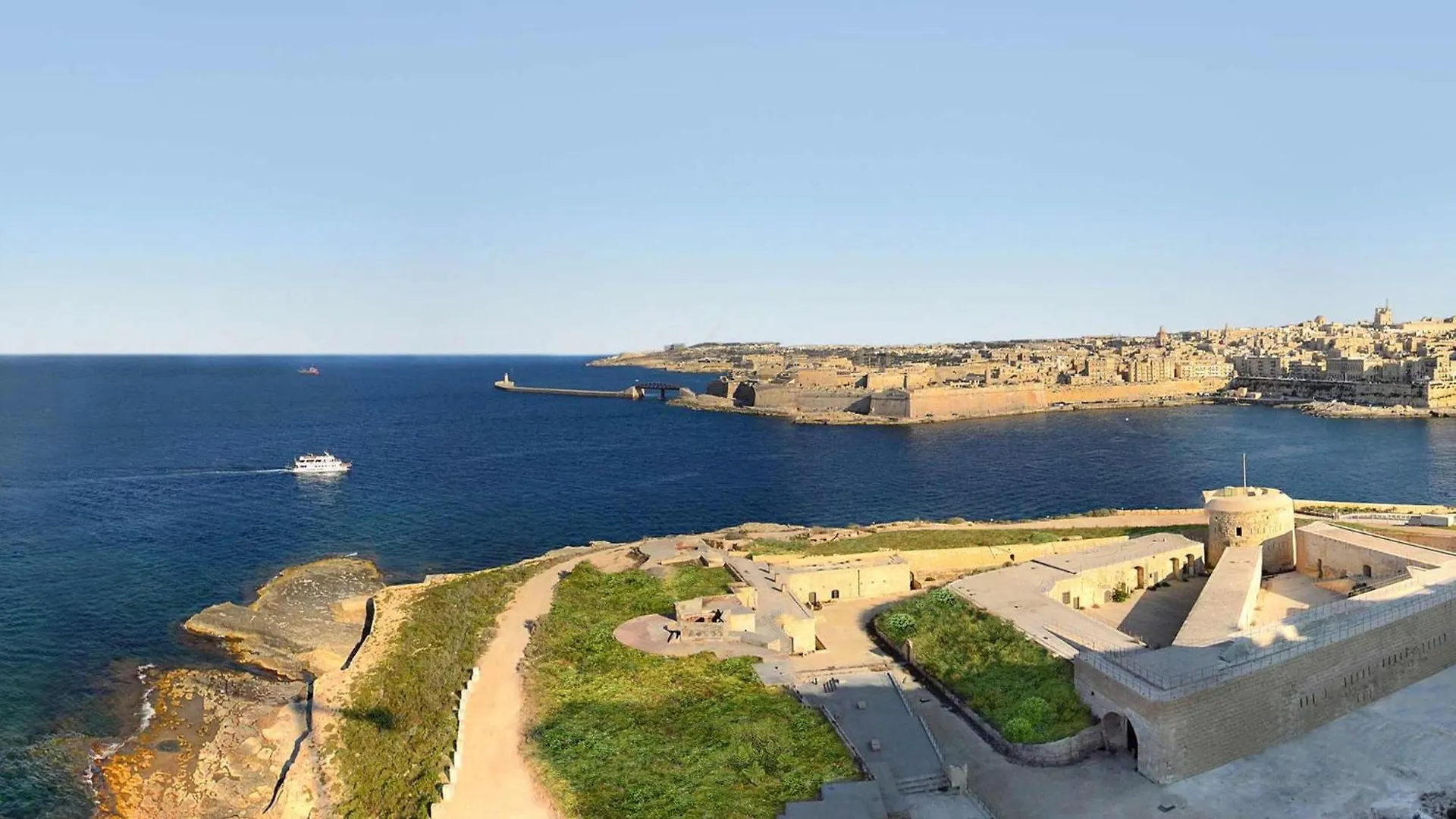 Stylish Penthouse Rooftop Hot Tub Harbour Views Sliema Malta