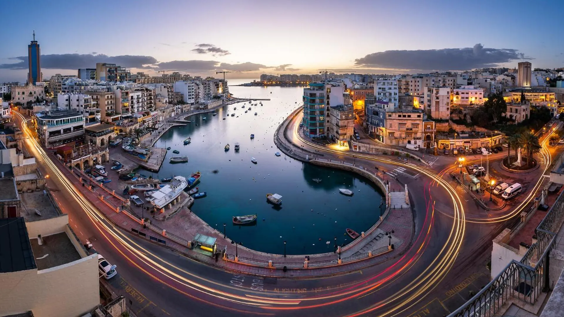 Stylish Penthouse Rooftop Hot Tub Harbour Views Sliema