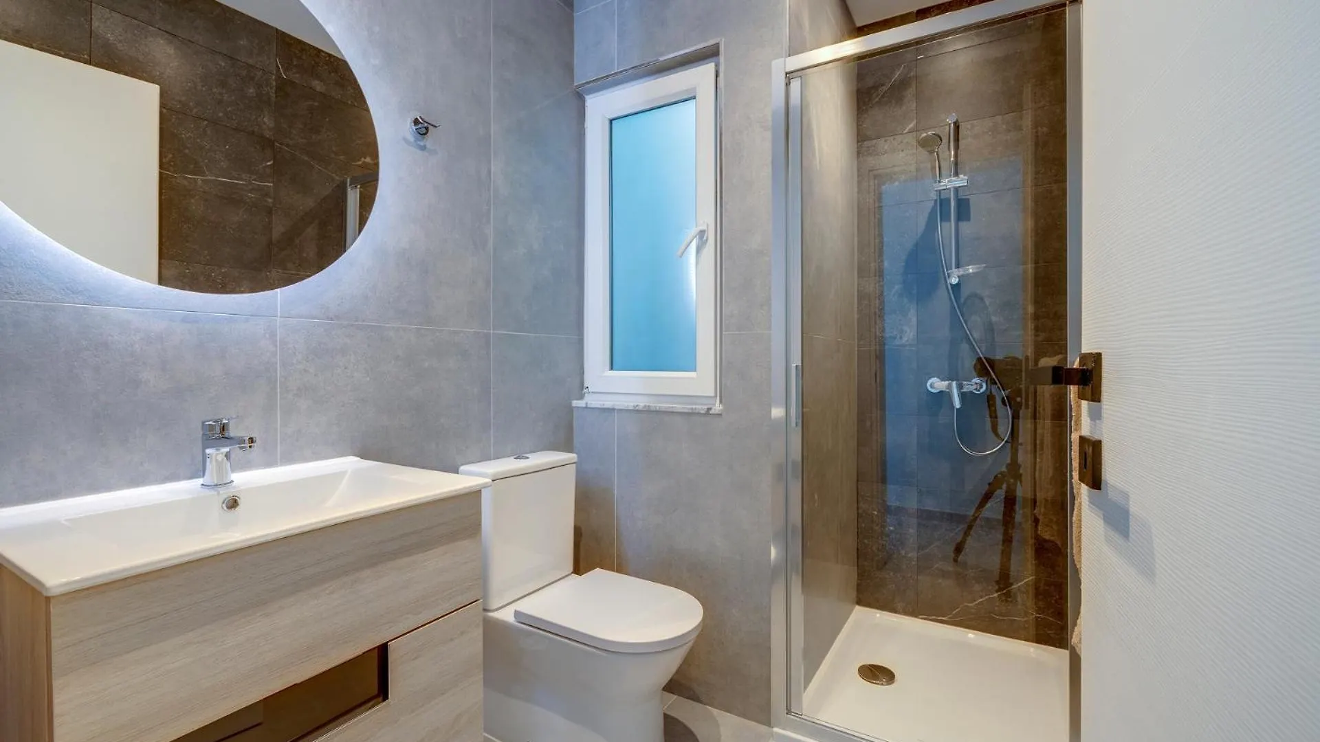 Apartment Stylish Penthouse Rooftop Hot Tub Harbour Views Sliema Malta