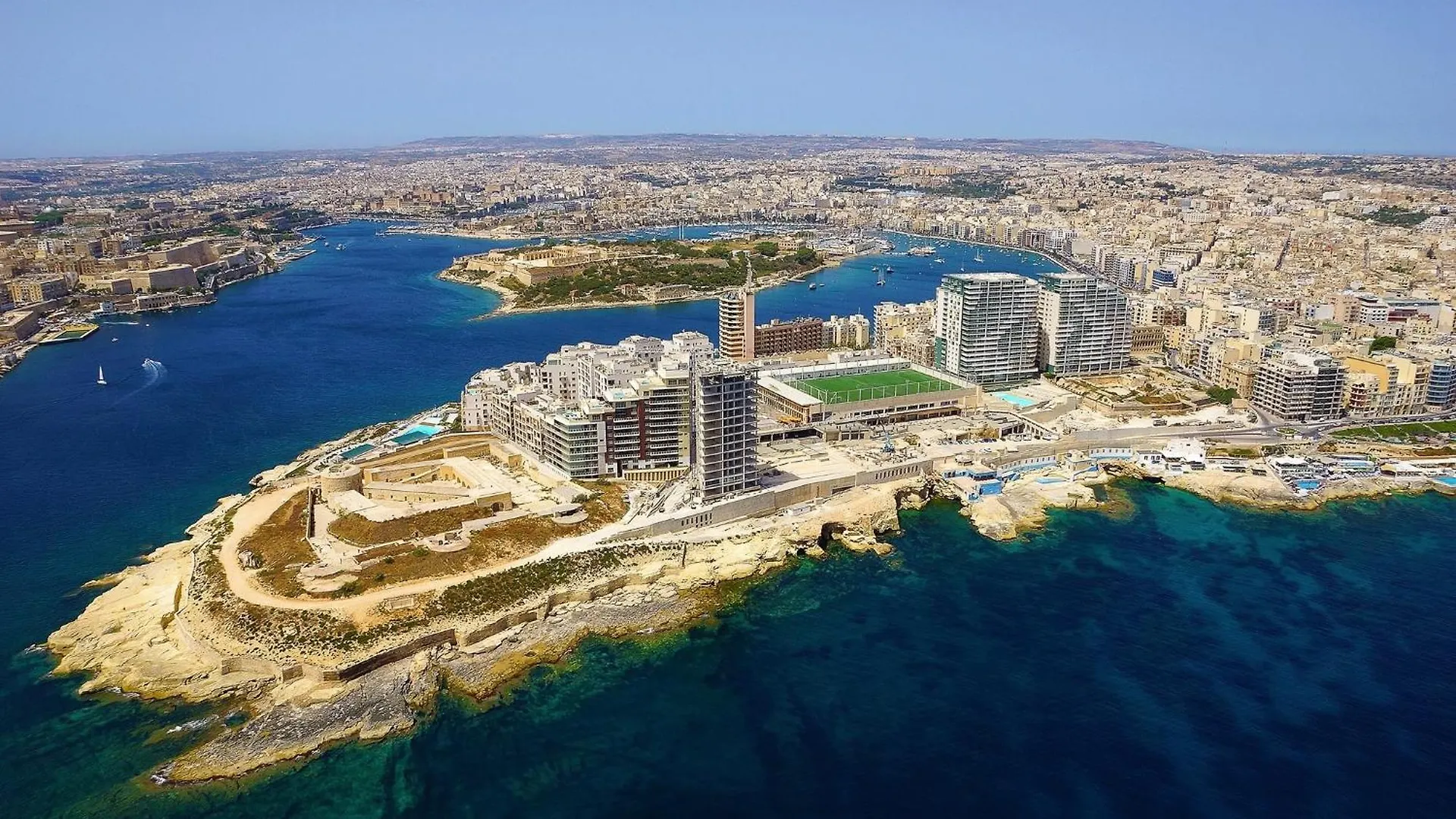 Stylish Penthouse Rooftop Hot Tub Harbour Views Sliema
