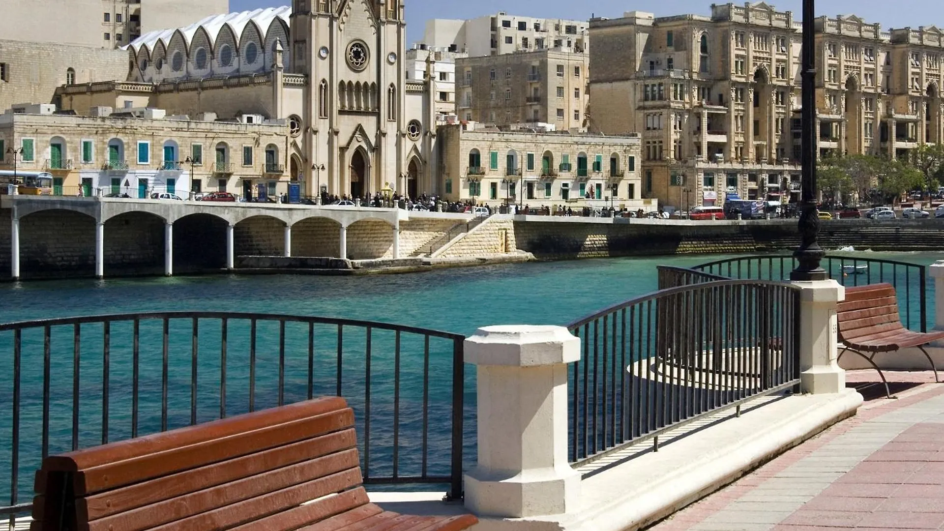 Stylish Penthouse Rooftop Hot Tub Harbour Views Sliema Malta
