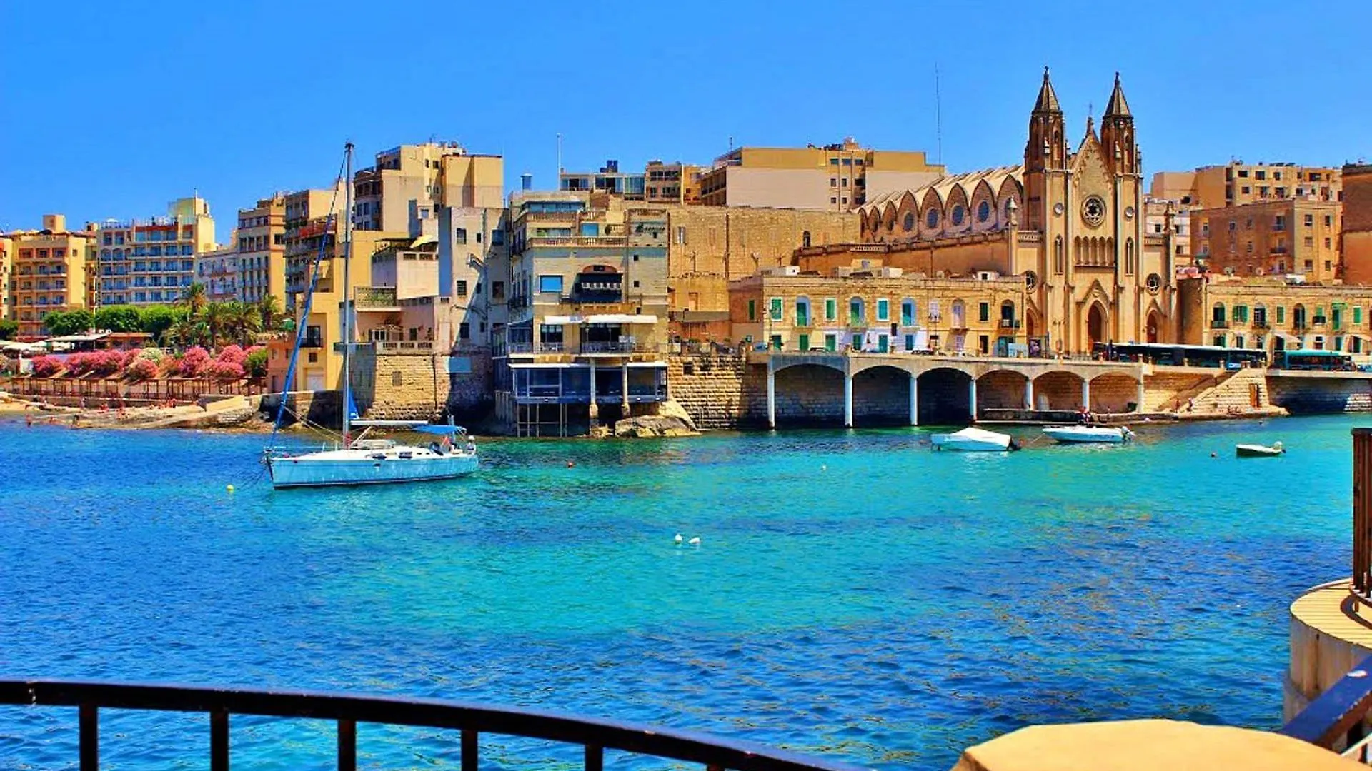 Stylish Penthouse Rooftop Hot Tub Harbour Views Sliema Apartment