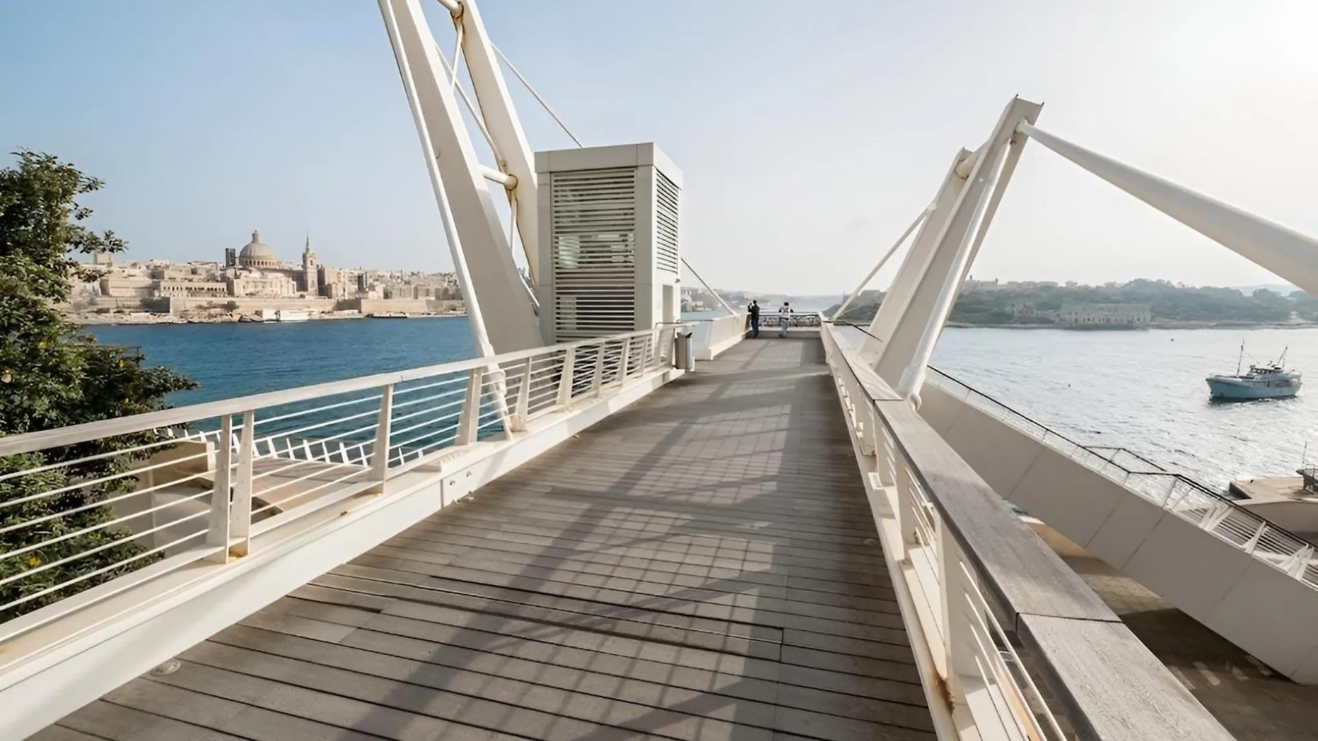 Stylish Penthouse Rooftop Hot Tub Harbour Views Sliema Apartment